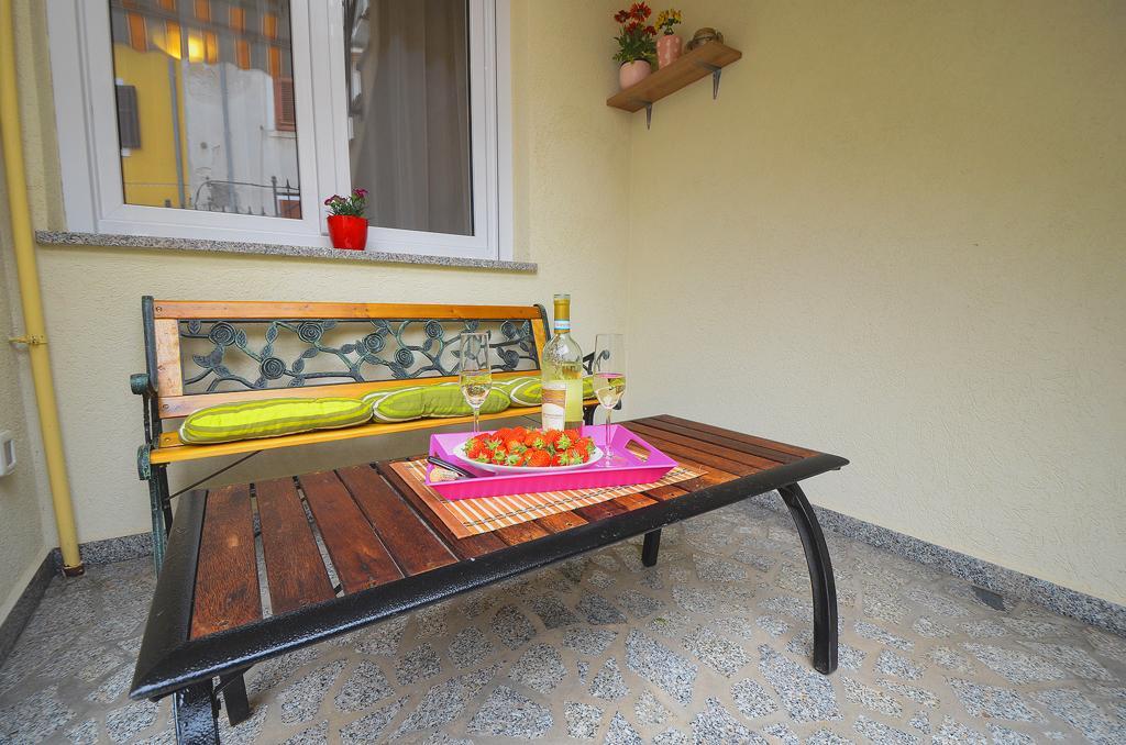E&E Apartment Arena With Free Private Parking Pula Exterior photo