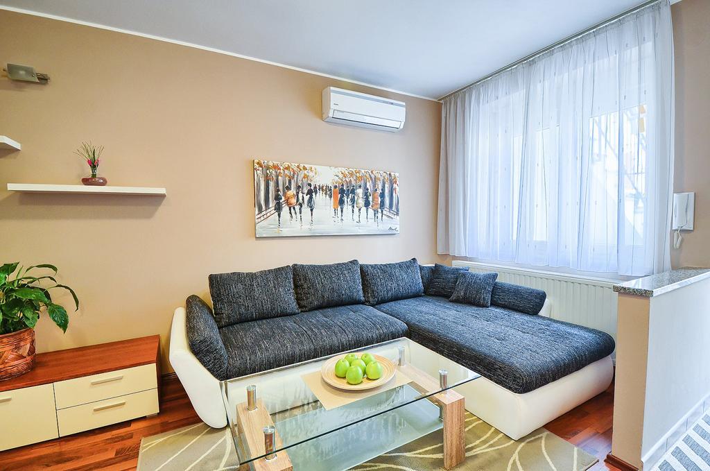 E&E Apartment Arena With Free Private Parking Pula Exterior photo