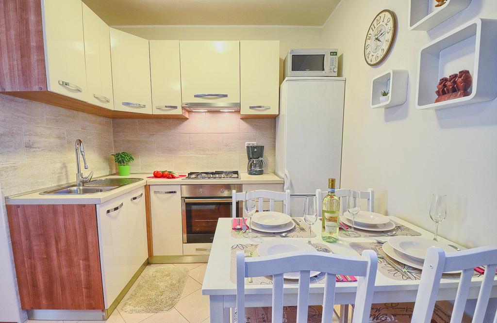 E&E Apartment Arena With Free Private Parking Pula Exterior photo
