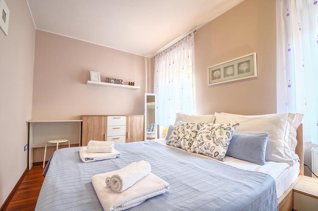 E&E Apartment Arena With Free Private Parking Pula Exterior photo