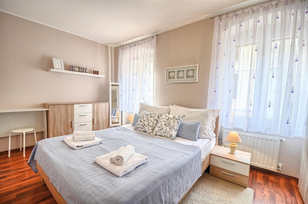 E&E Apartment Arena With Free Private Parking Pula Exterior photo